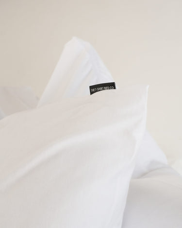Clean white duvet cover set in Scandinavian White, smooth jersey-knit fabric, allergy-safe