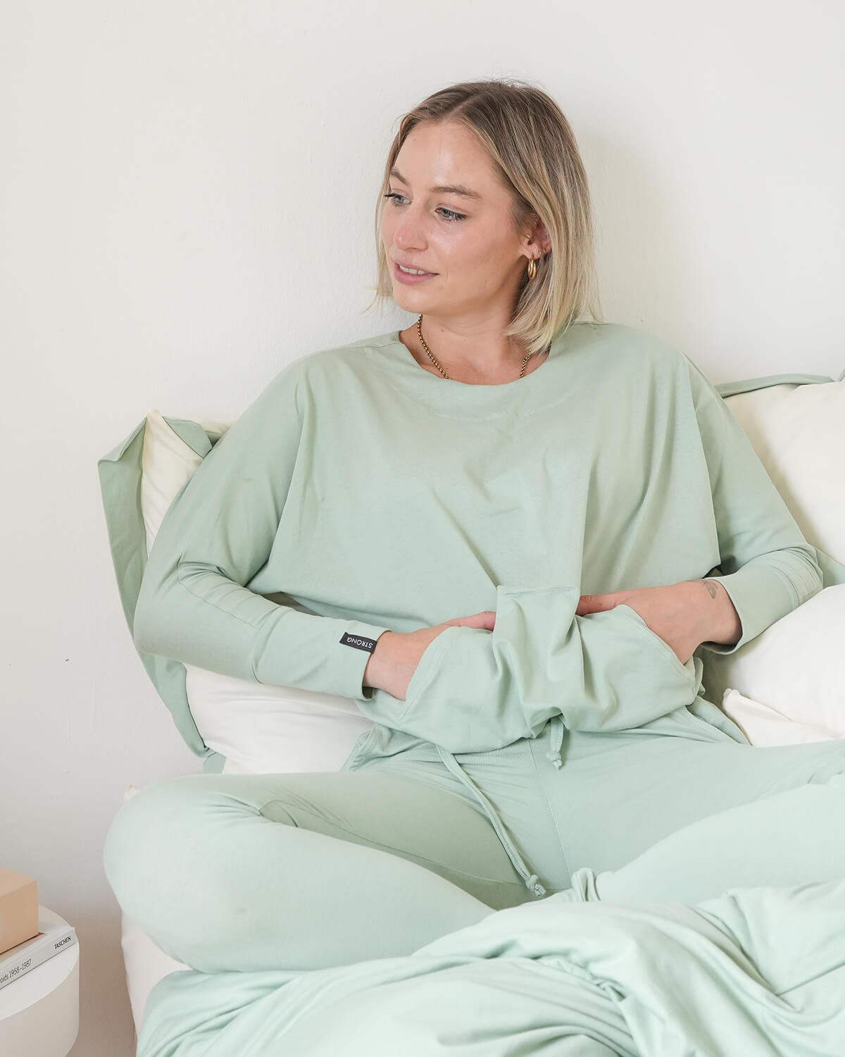 Ladies: The Minimalist Set