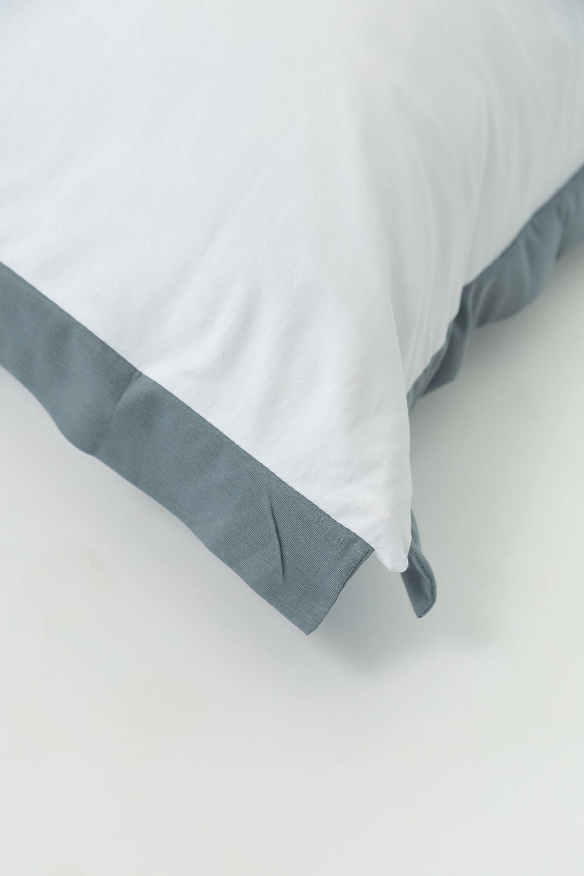 The Oxford edged scatter cushion