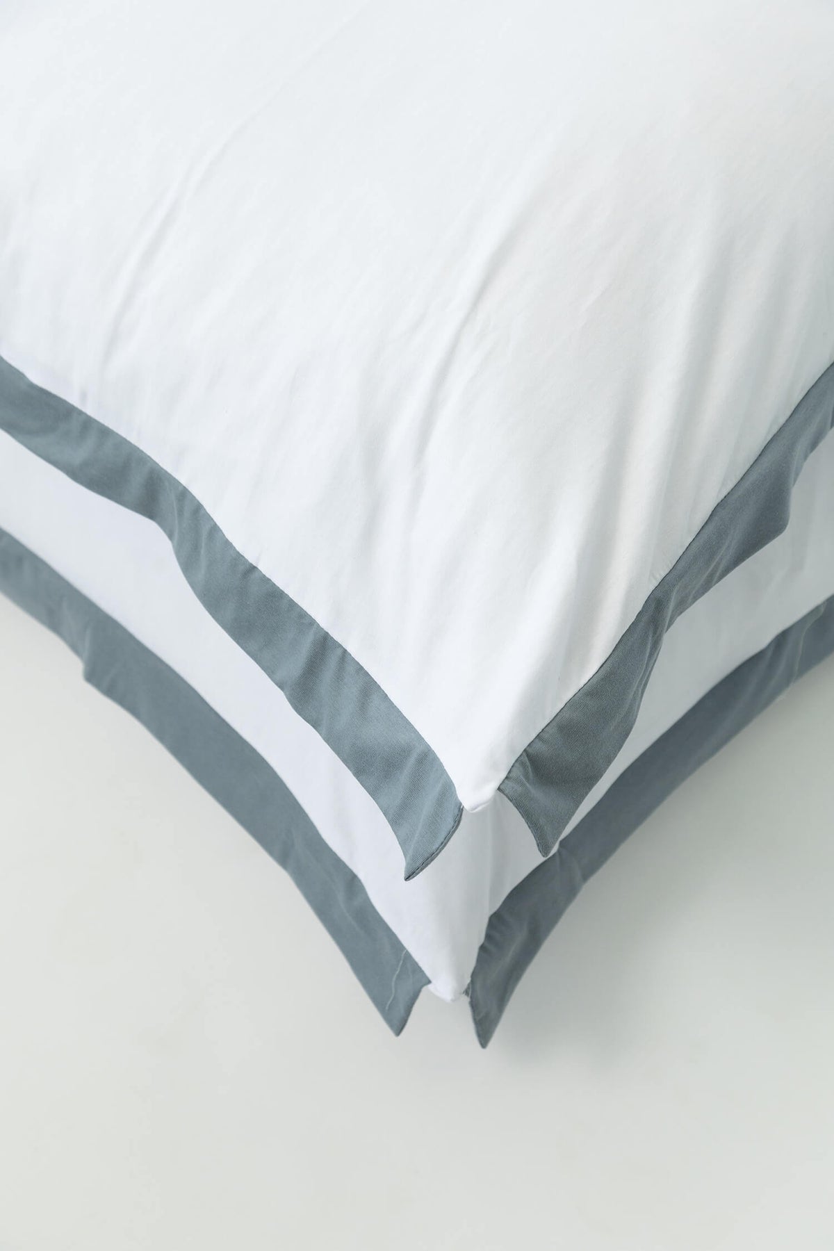 The Oxford edged scatter cushion
