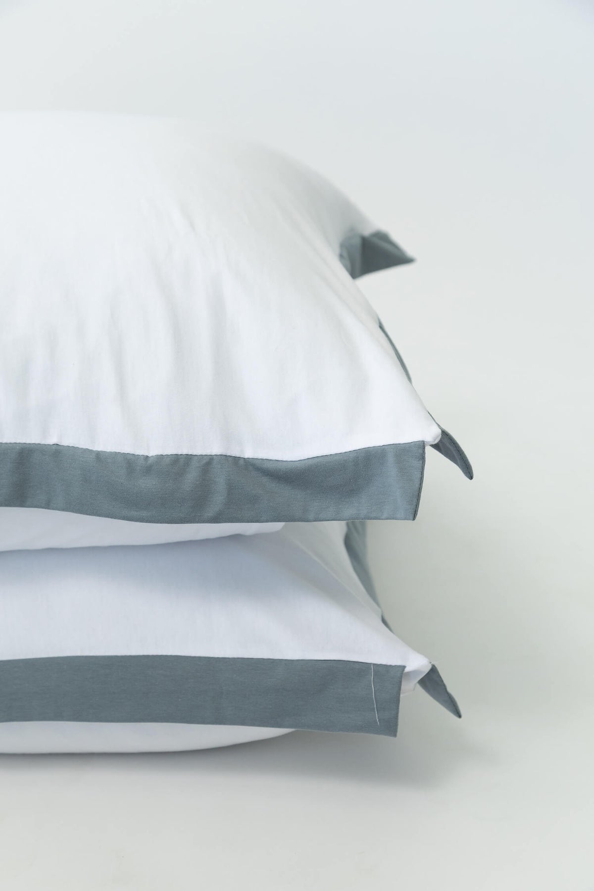 The Oxford edged scatter cushion